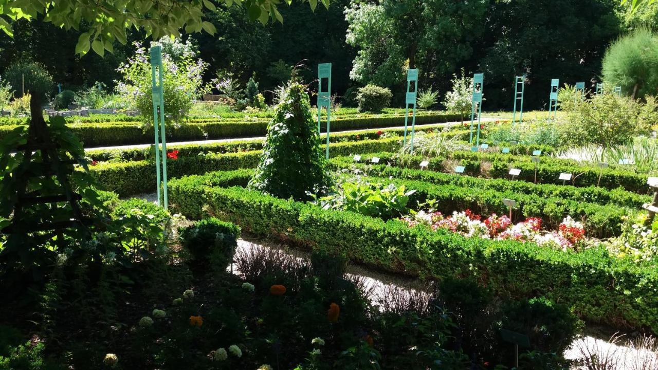 Apartment Meuble De Tourisme 2* Les Jardins De L Arquebuse Dijon